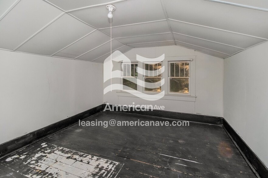 Building Photo - 536 Hickory Ave