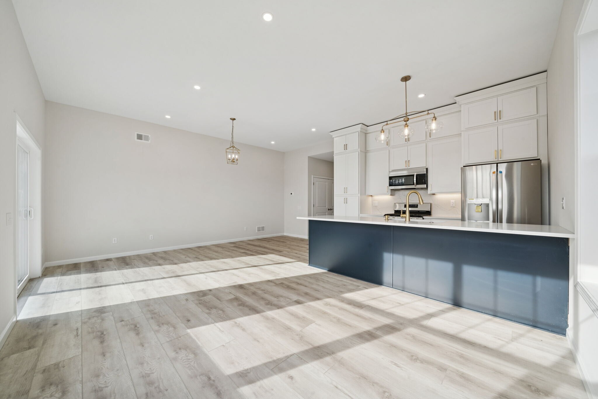 Building Photo - 2217 Lebanon Dr