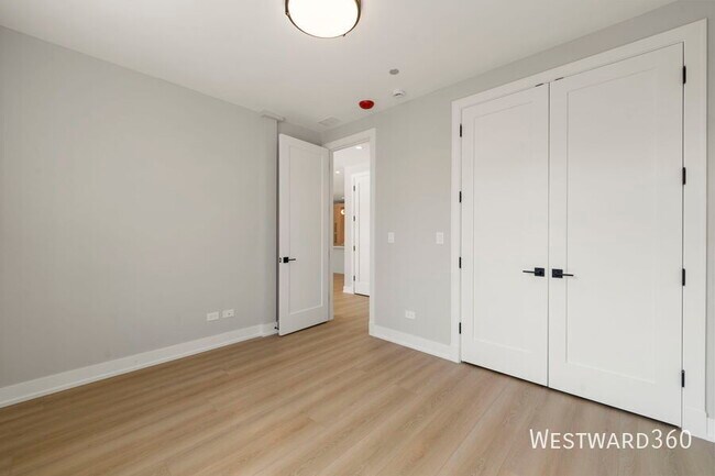 Building Photo - 2354 W Polk St