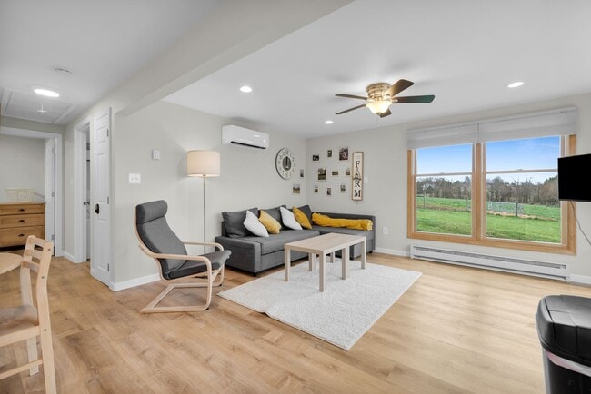 Building Photo - Fully Furnished Bright & Comfortable 1-Bedroom Cottage Available for Rent