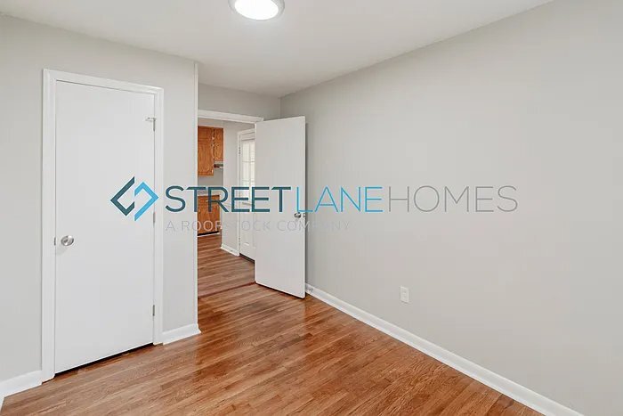 Building Photo - 718 Park Rd