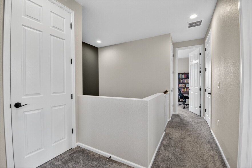 Building Photo - 5350 Routt Ct