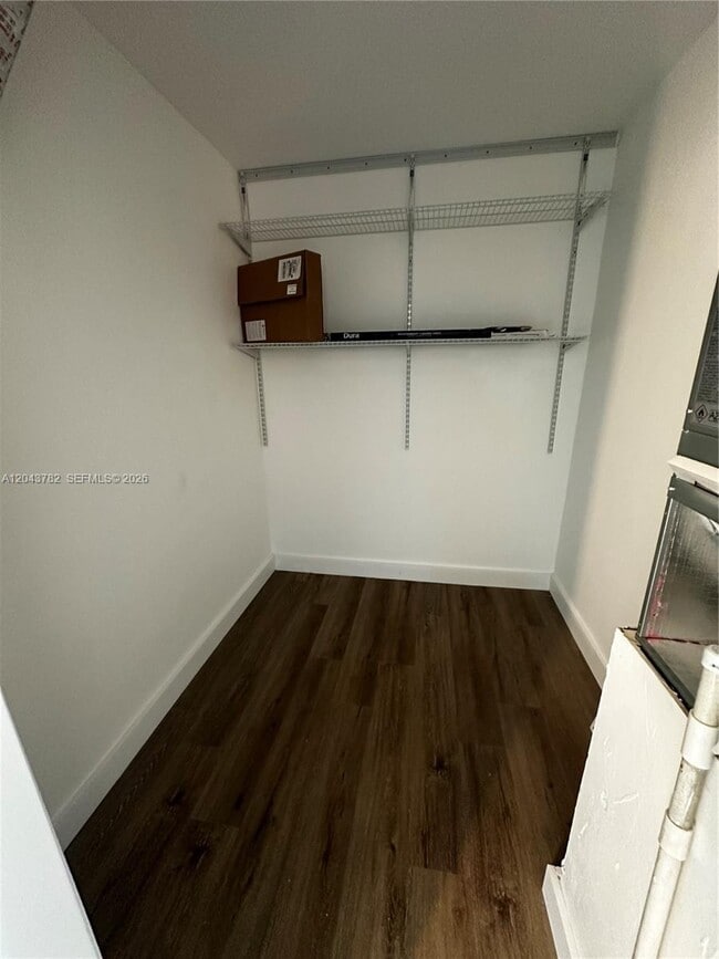 Building Photo - 1255 W 49th Pl
