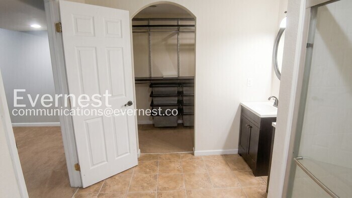 Building Photo - 250 Opal Ct