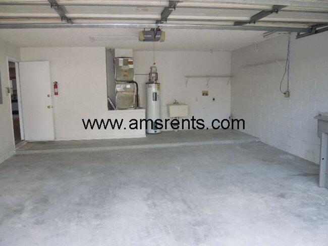 Building Photo - Spacious 3 bedroom 2 bath in Apopka