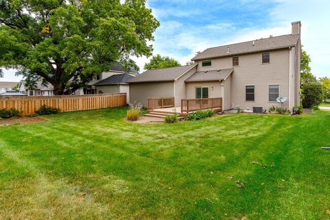 Building Photo - 2620 Camden Dr