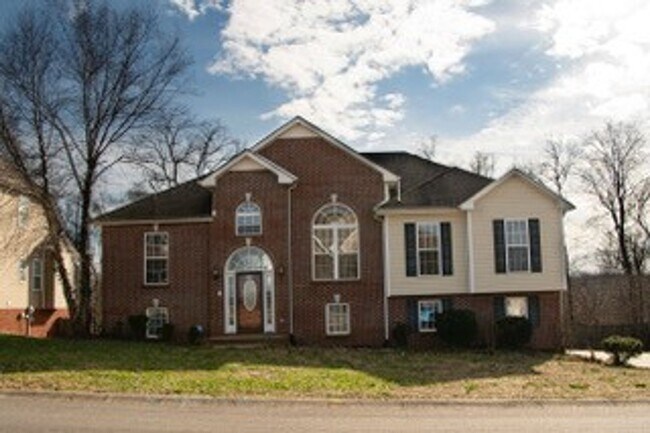 Primary Photo - 514 Winding Bluff Way