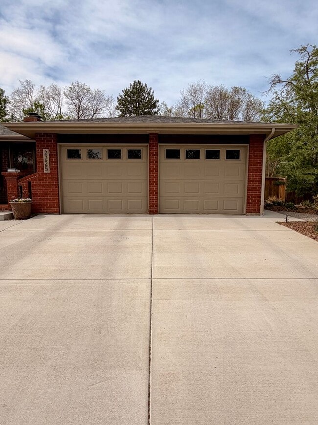 Building Photo - Fully Furnished Rockmont Heights Home with Sunroom, Multiple Fireplaces & Private Yard