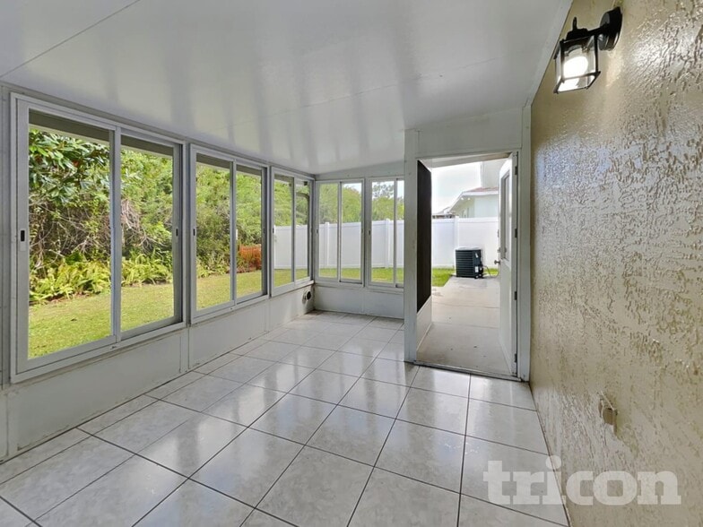 Building Photo - 10845 Laxton St