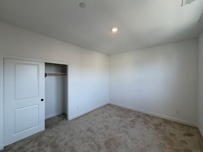 Building Photo - 308 Triangular Rd
