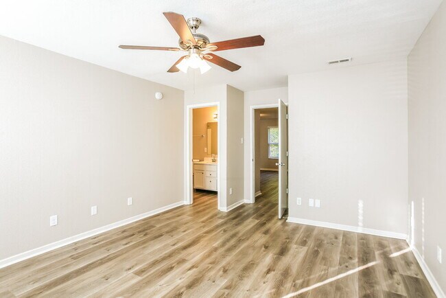 Building Photo - 8038 Retreat Ln