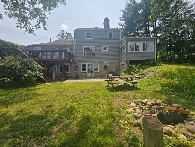 Building Photo - Amazing views overlooking the Raritan River! Commuter delight! Single family home with 2-bedroom,...