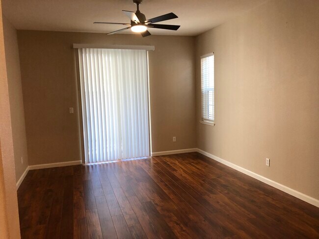 Building Photo - 70 Chambord Way