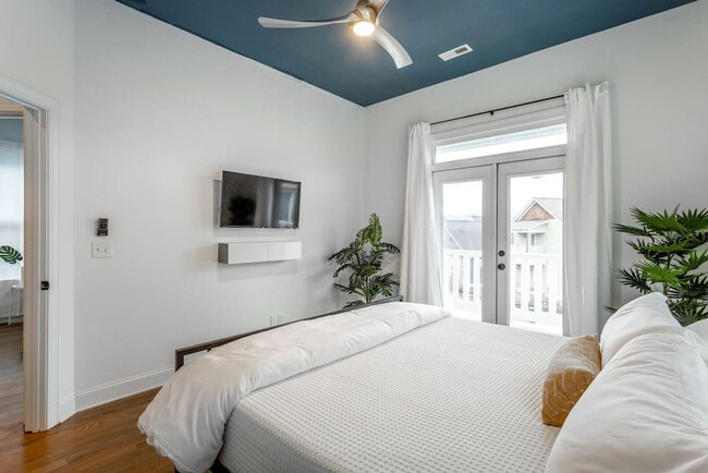 Building Photo - 1494 Madison St