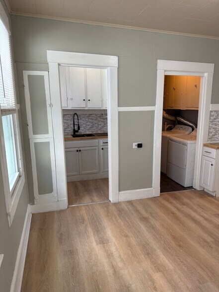 Building Photo - 813 Campbell Ave