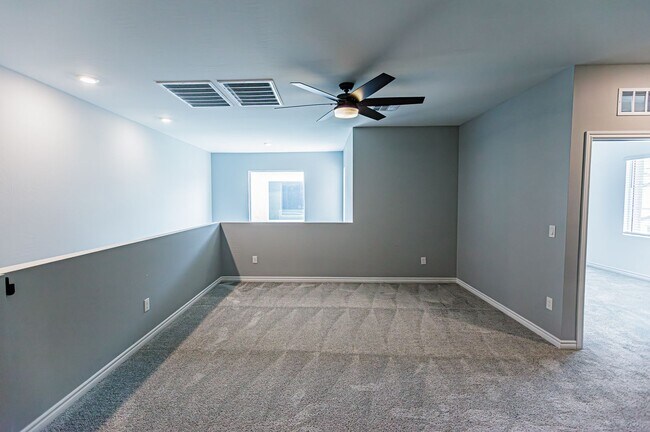 Building Photo - Beautiful 2 story Home