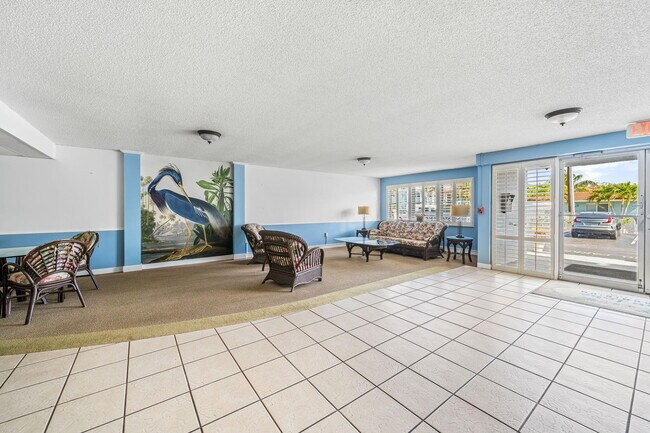 Building Photo - 1502 S Lakeside Dr
