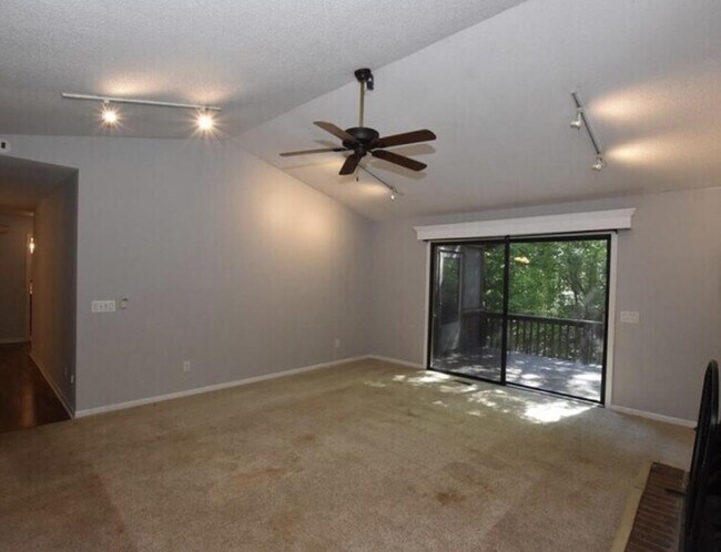 Building Photo - 1415 Texas Square