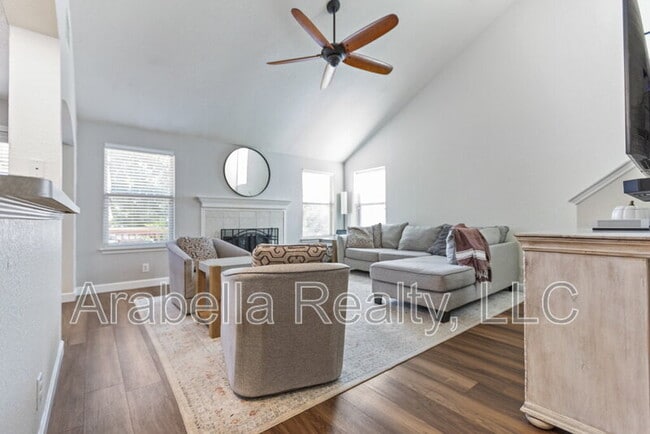 Building Photo - 9810 Moffitt Dr