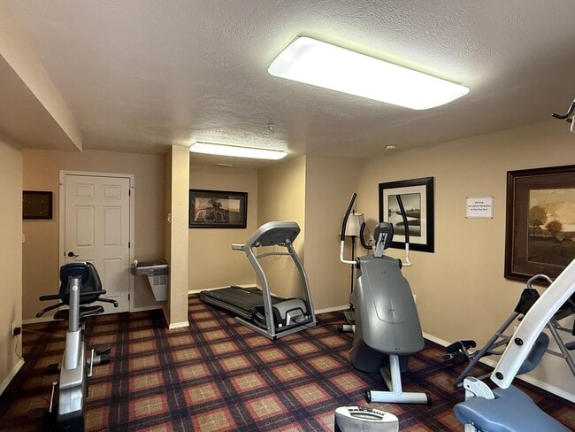 Building Photo - Beautiful 2 Bed 2 Bath Condo Near Sacred H...