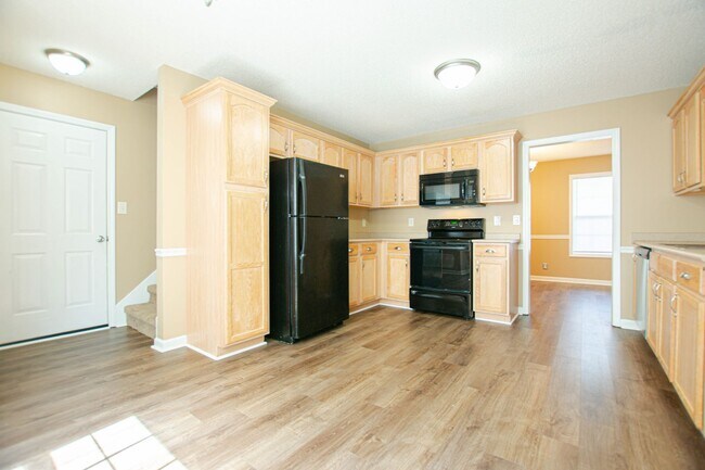 Building Photo - Pet Friendly Three Bedroom with Bonus!