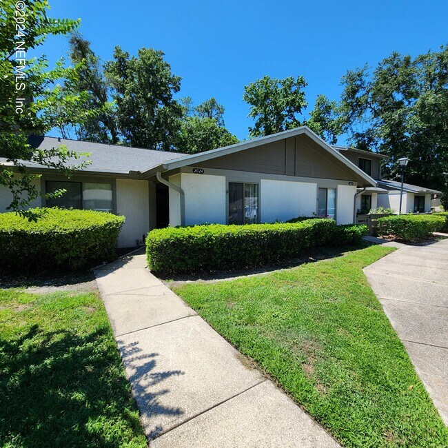 Primary Photo - 7623 Baymeadows Cir W