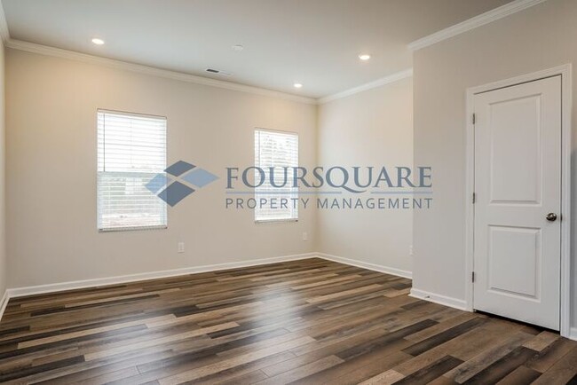 Building Photo - Townhome | 2nd Floor Back Deck | Washer/ D...