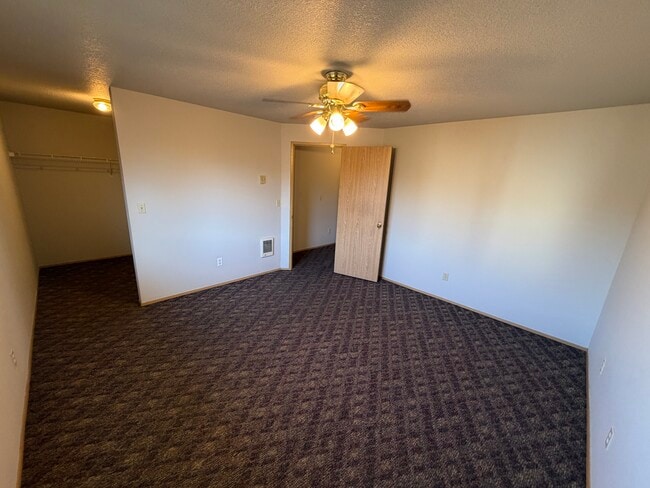 Building Photo - 810 SE 153rd Ave