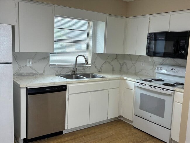 Building Photo - 5101 S Clarice Ct