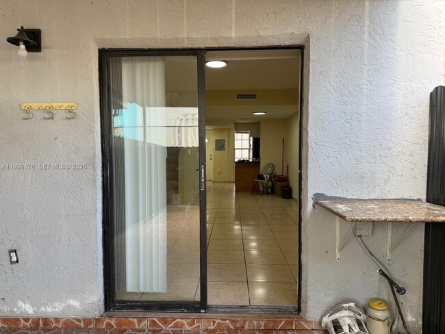 Building Photo - 2310 W 60th St