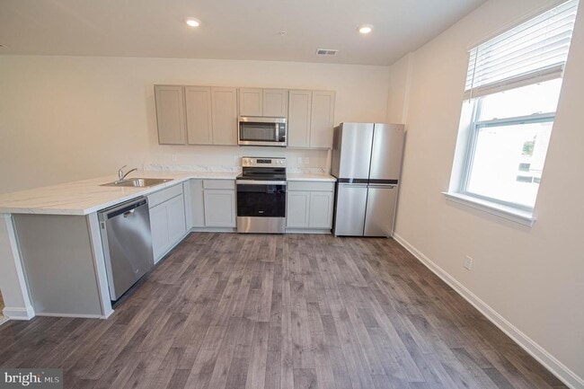 Building Photo - 128 Willowtree Ln