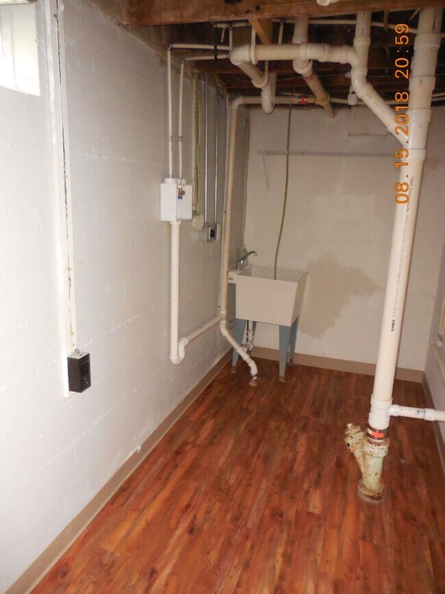 Building Photo - Gorgeous Two Bedroom/Two Full Bath Renovated Home In Kettering w/Full Finished Basement