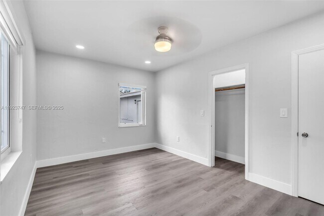 Building Photo - 648 South Dr