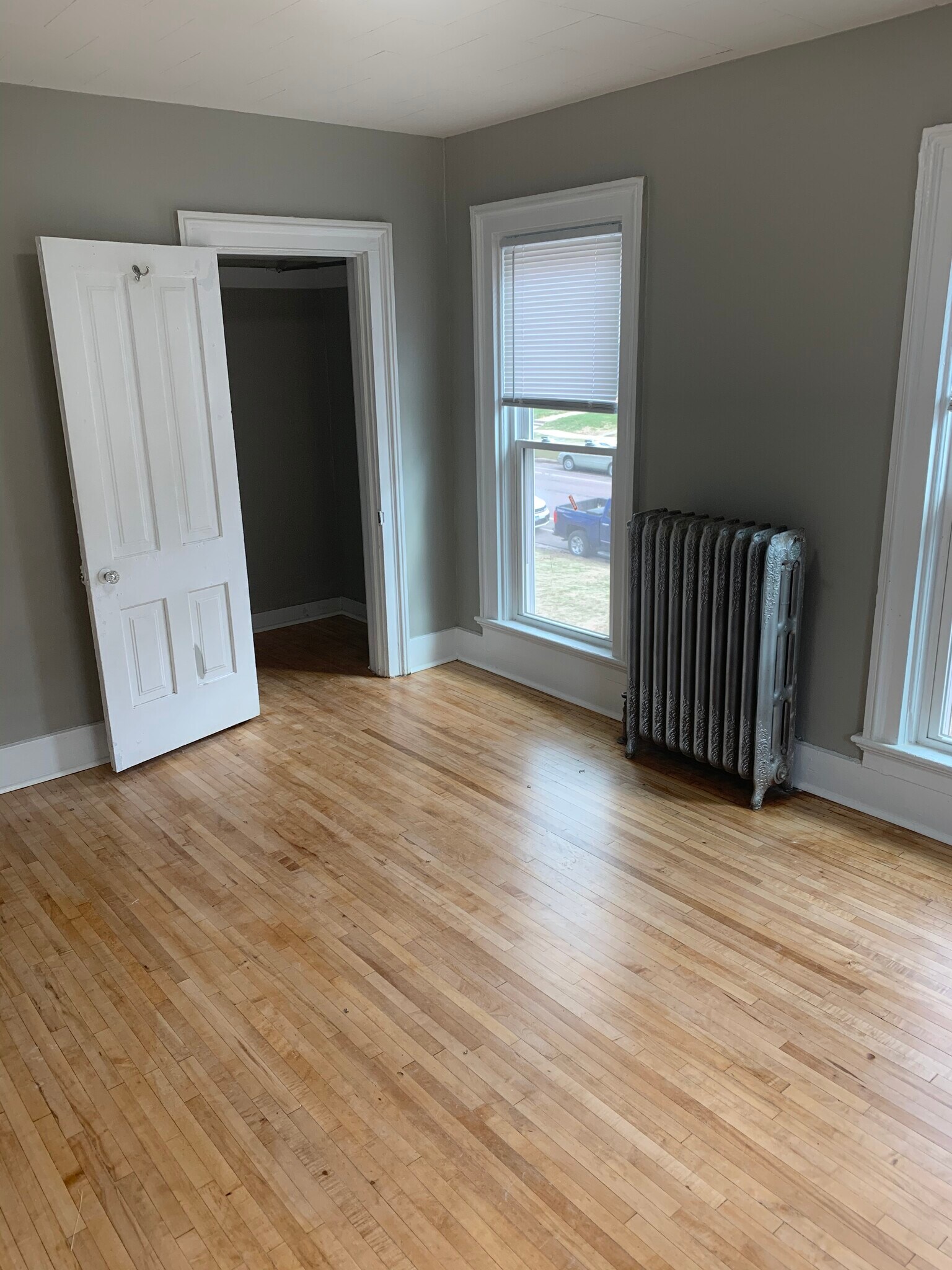 Unit 2-Bedroom with closet space! - 516 N Broad St