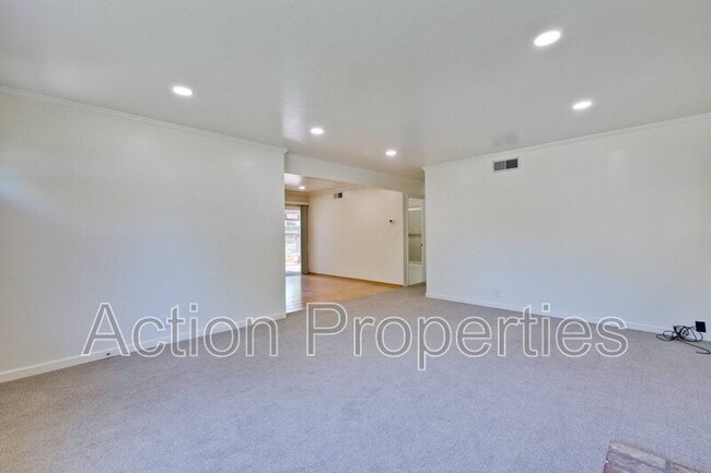 Building Photo - 1128 Kentwood Ave