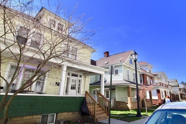 Primary Photo - 233-235-235 Grant Ave