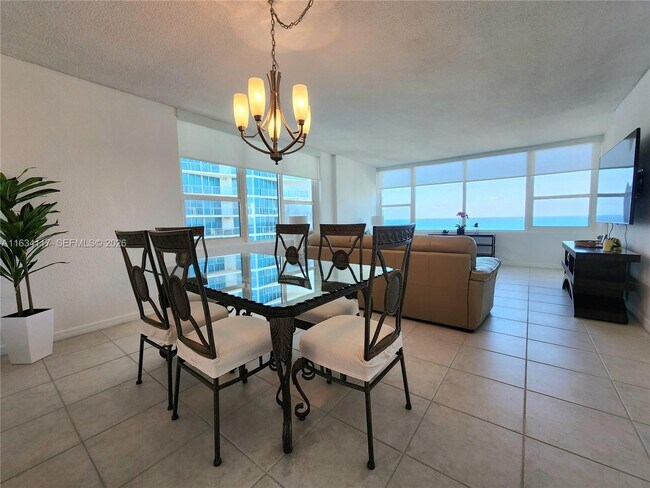 Building Photo - 3505 S Ocean Dr