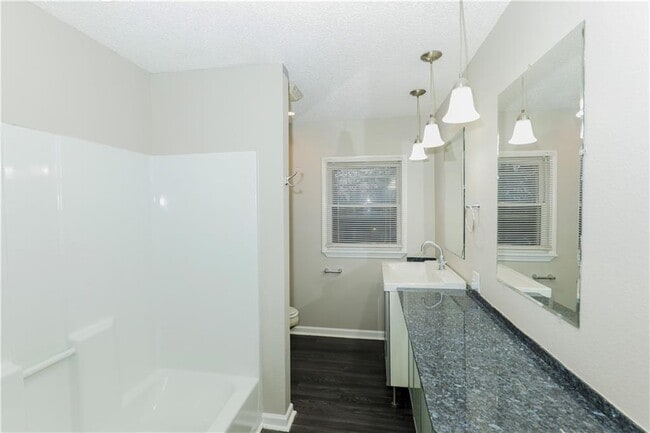 Building Photo - 2018 Pryor Rd SW