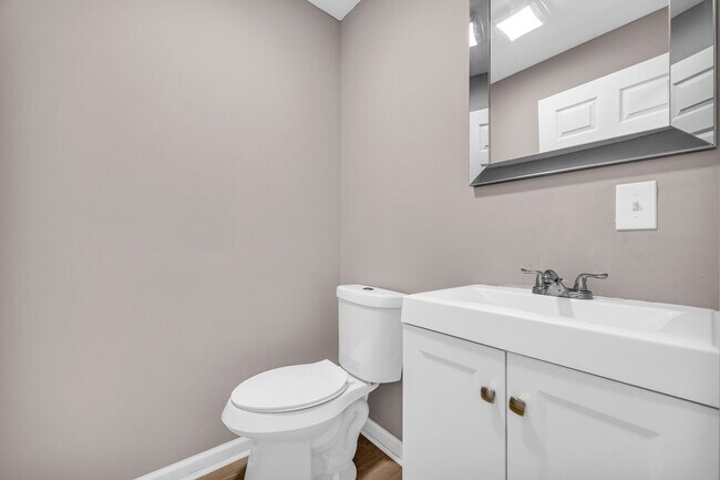 Building Photo - Charming 2BR Duplex in Atlanta