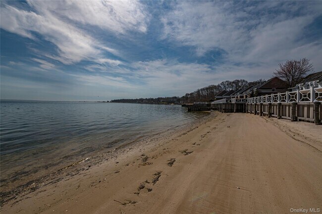 Building Photo - 49 Canoe Place Rd