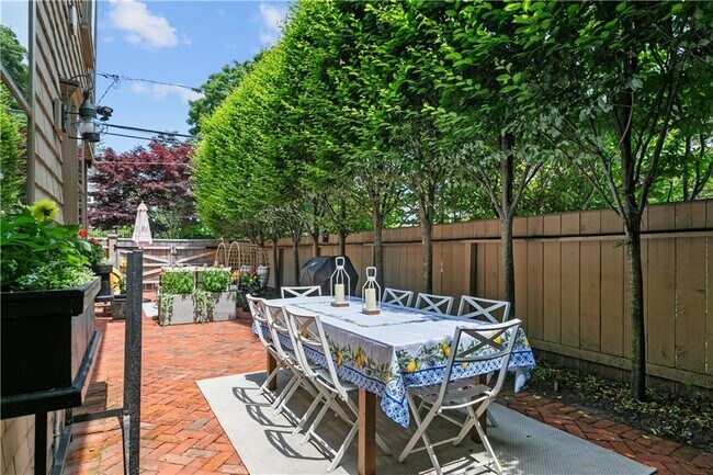 Building Photo - 35 2nd St