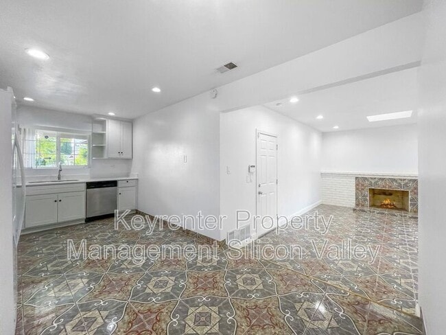 Building Photo - 1718 Vista Glen Dr