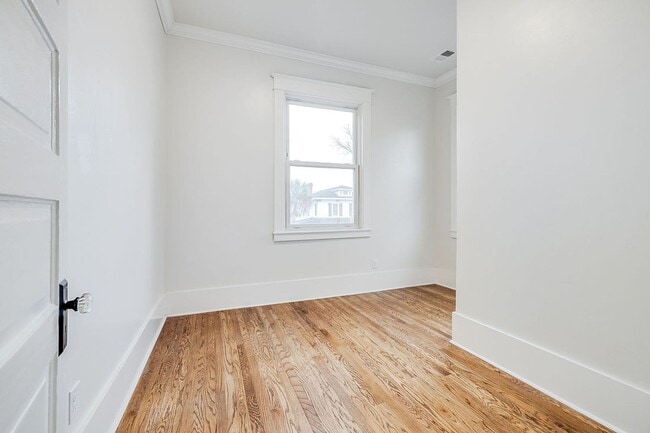 Building Photo - Beautiful Baldwin Park Craftsman home ready for move in!