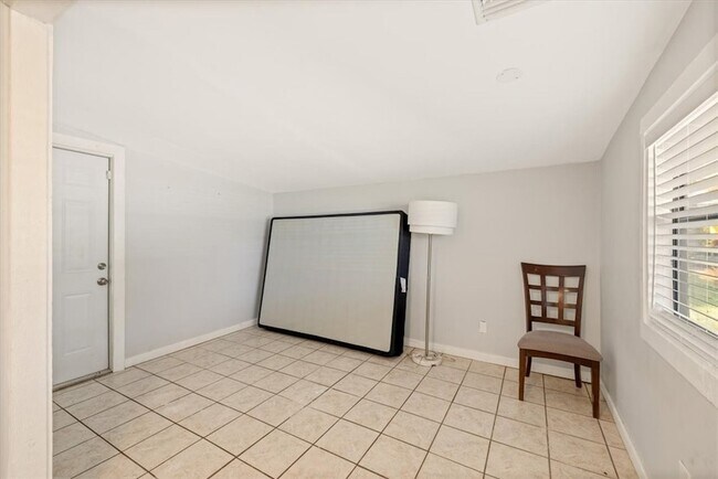 Building Photo - 145 18th Ave