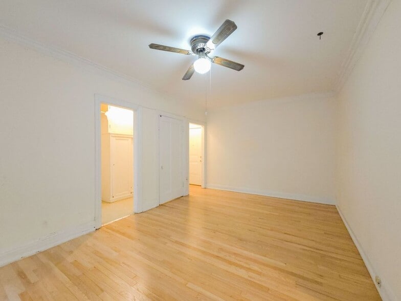 Building Photo - 540 W Briar Pl