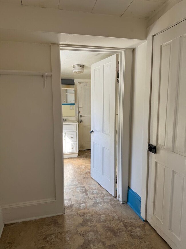 Building Photo - 317 W High St