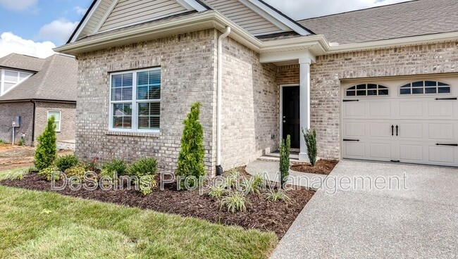 Building Photo - 1024 Hillbrook Dr