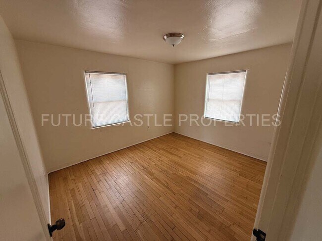 Building Photo - 3008 Wilson Pl NE