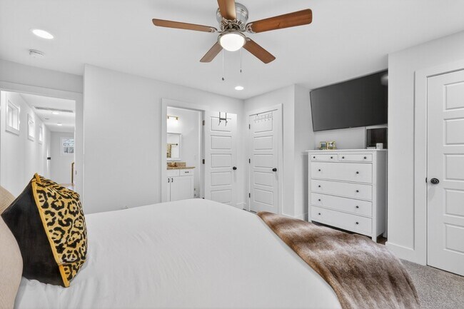 Building Photo - 4103 Main St