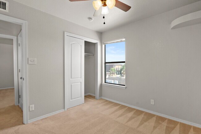 Building Photo - 2300 Glitter Point